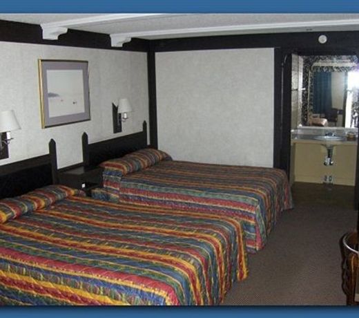 Spinnaker Inn of Naples