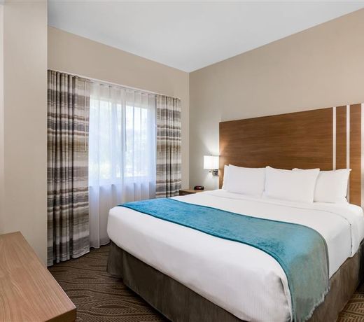 Hawthorn Suites by Wyndham Naples