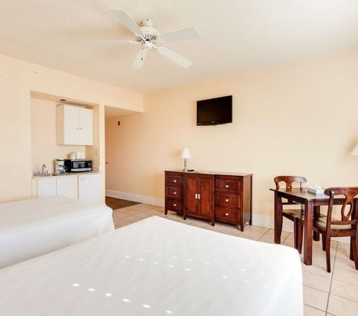 Naples Park Central Hotel