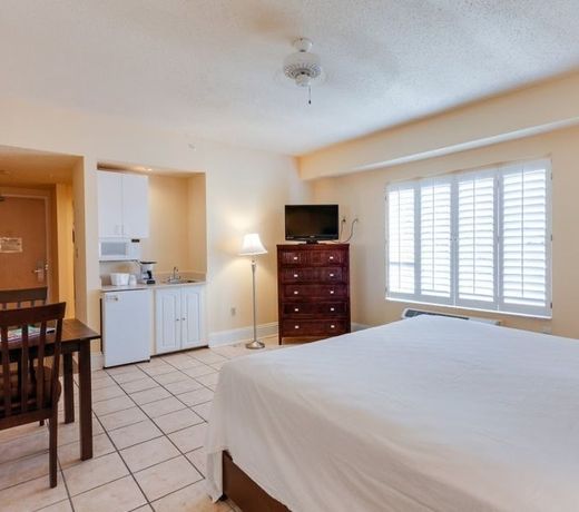 Naples Park Central Hotel