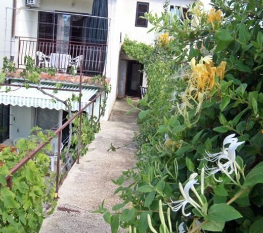 GUESTHOUSE MAROJEVI? 291