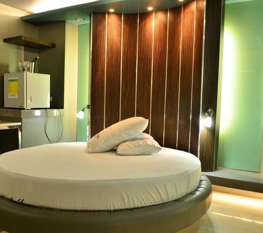 One Serenata Hotel Bacao