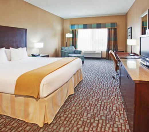 Holiday Inn Express & Suites Salinas, an IHG Hotel