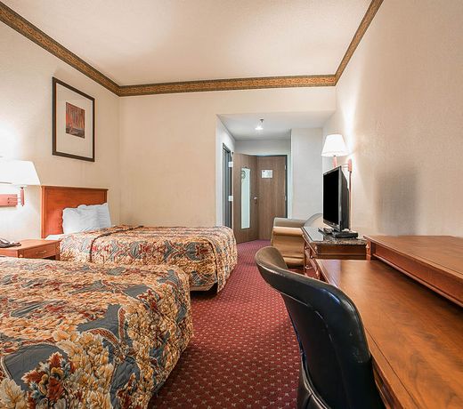 Rodeway Inn & Suites