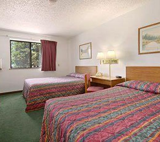 Super 8 by Wyndham Cedar Rapids