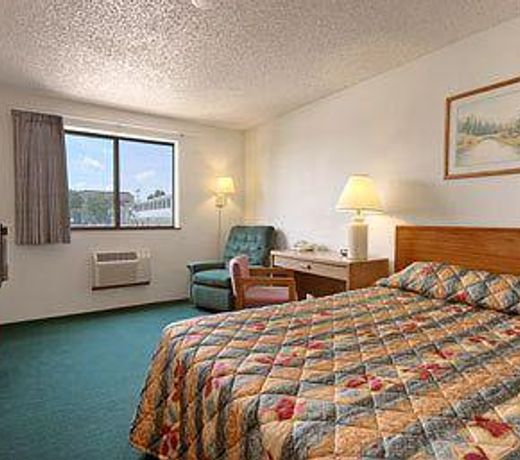 Super 8 by Wyndham Cedar Rapids