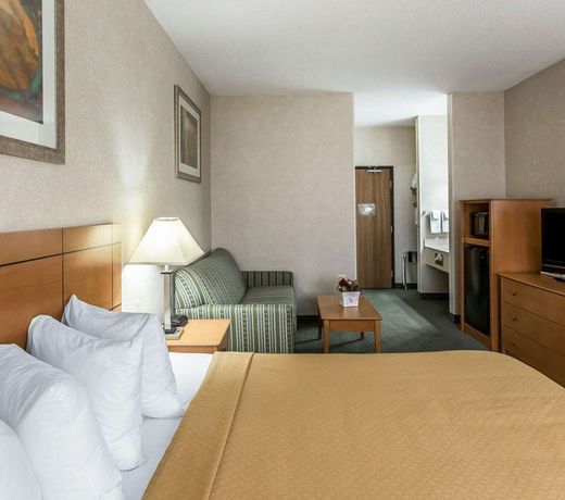 Quality Inn at Collins Road - Cedar Rapids