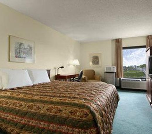 Days Inn & Suites by Wyndham Cedar Rapids