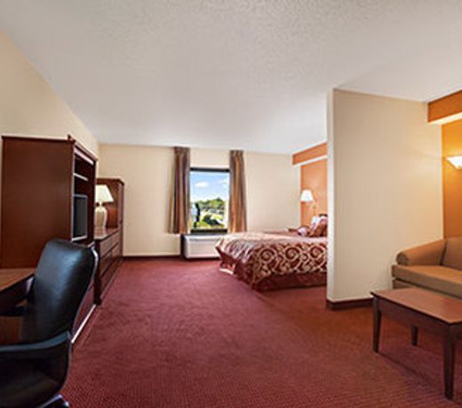 Days Inn & Suites by Wyndham Cedar Rapids