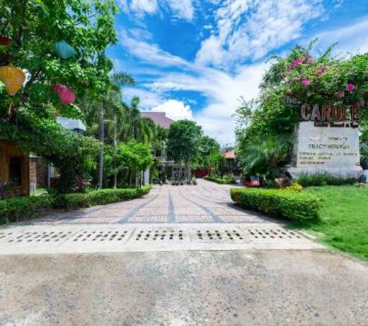 Chez Carole Center Resort & Spa