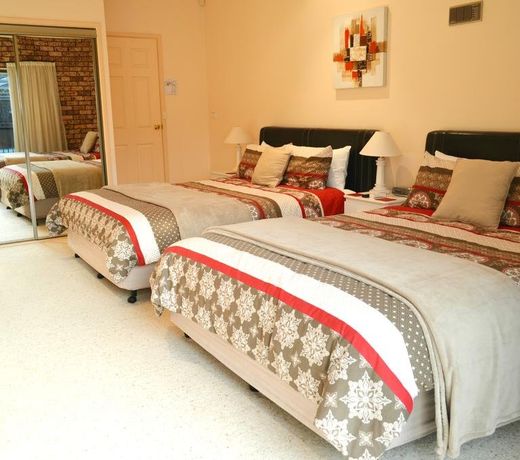 BATEMANS BAY MANOR