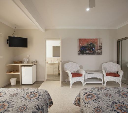 BATEMANS BAY MANOR