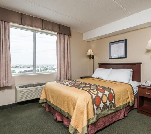 Super 8 by Wyndham Mississauga