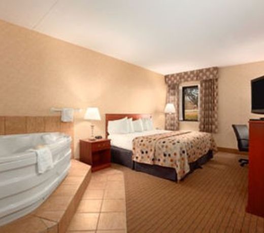 Howard Johnson by Wyndham Evansville East