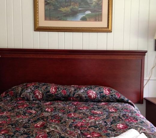 LAKESIDE INN