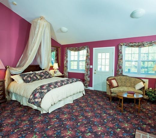 Hearthstone Elegant Lodge by the River