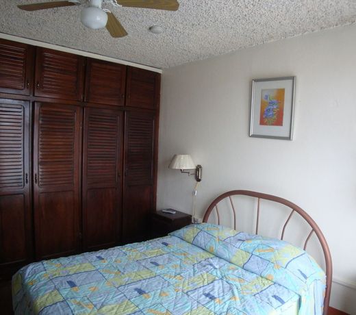 Hotel La Guaria Inn & Suites