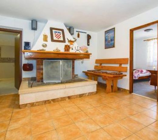 Holiday home Pucisca 15