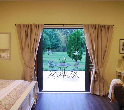 The Two Chimneys Bed & Breakfast