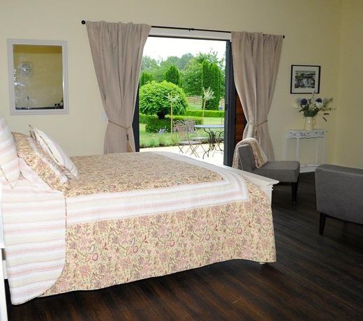 The Two Chimneys Bed & Breakfast