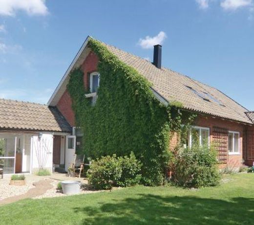Stunning home in Helsingborg with 4 Bedrooms and WiFi