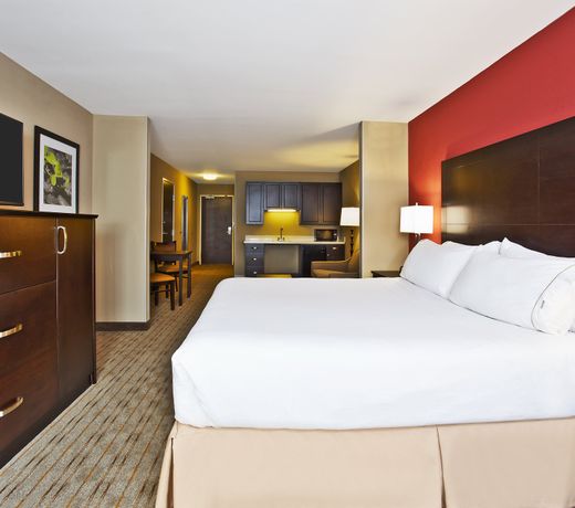 Holiday Inn Express & Suites Springfield, an IHG Hotel