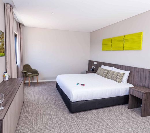 Ibis Styles The Entrance