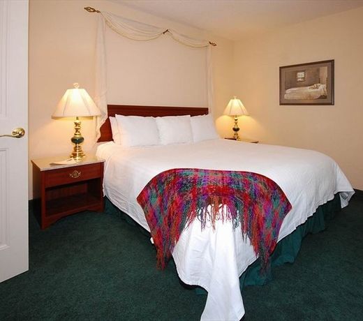 The Ashley Inn & Suites