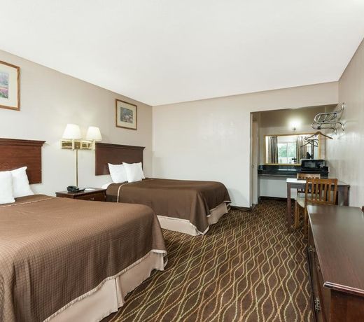 Howard Johnson by Wyndham Springfield