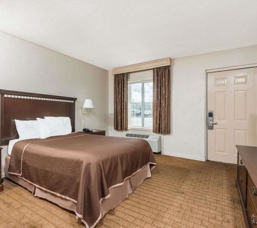 Howard Johnson by Wyndham Springfield