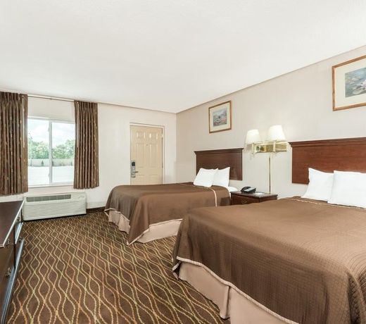 Howard Johnson by Wyndham Springfield