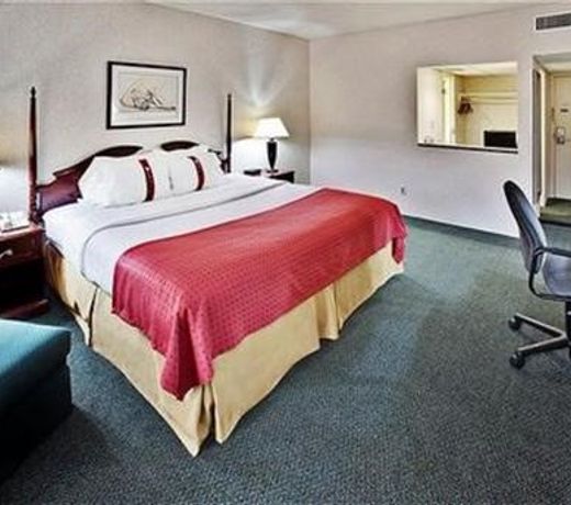 Holiday Inn Des Moines-Airport Conference Center, an IHG Hotel