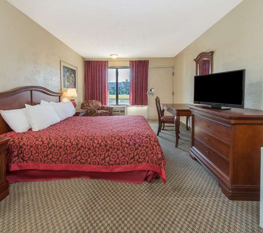 Days Inn & Suites by Wyndham Dayton North