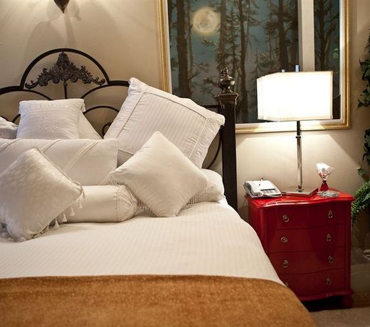 THE ANNIVERSARY INN   FIFTH SOUTH