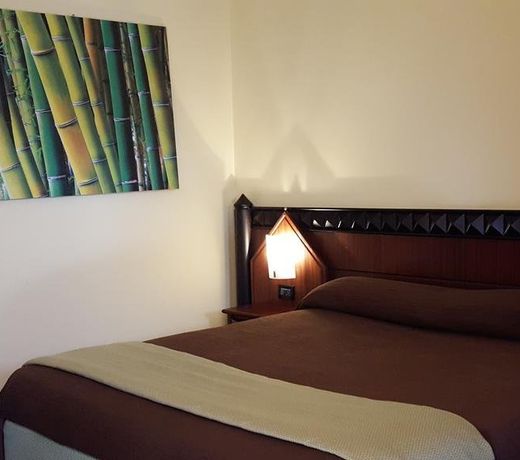 Hotel Motel Flower