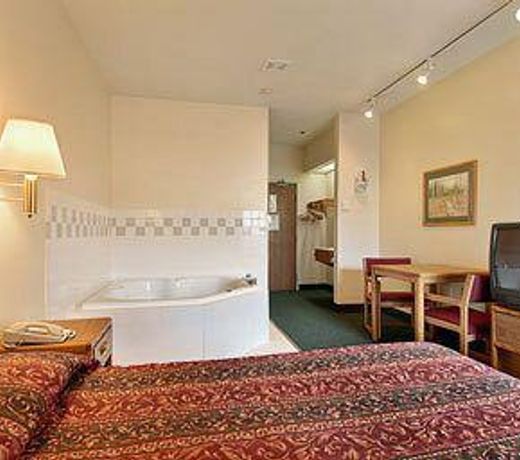 Days Inn & Suites by Wyndham Madison
