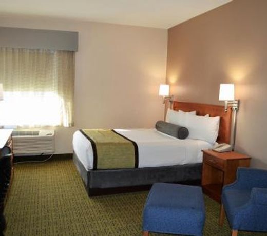 Days Inn & Suites by Wyndham Madison