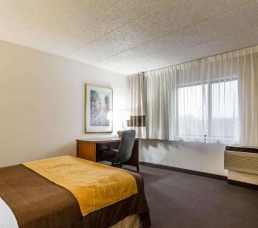 Comfort Inn & Suites Madison - Airport