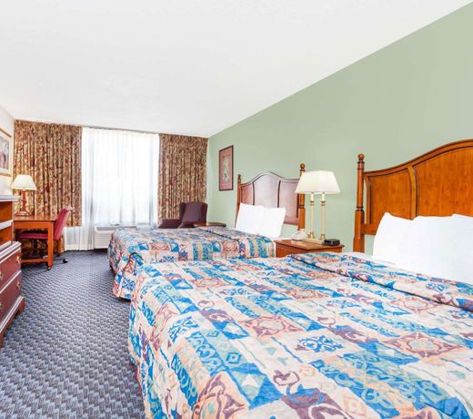 Days Inn & Suites by Wyndham SE Columbia Ft Jackson