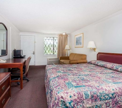 Knights Inn - Columbia