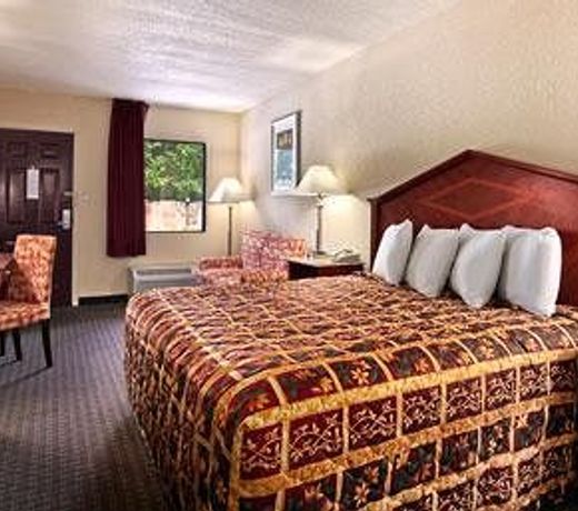 Days Inn by Wyndham Columbia