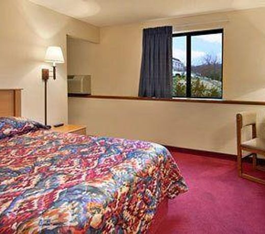 Super 8 by Wyndham Columbia Clark Lane