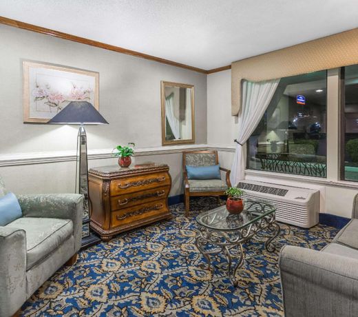Baymont by Wyndham Greensboro/Coliseum