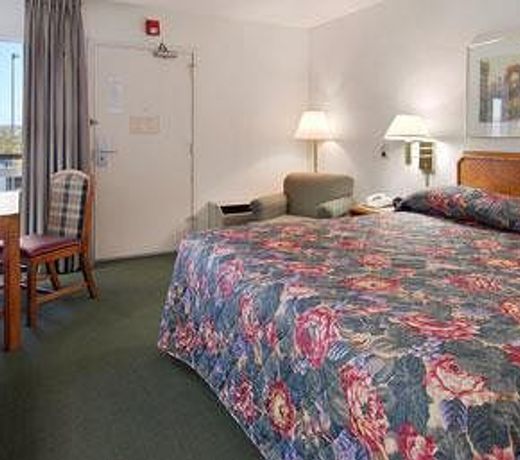 Ramada by Wyndham-Greensboro