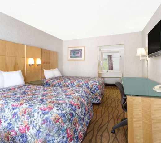 Days Inn by Wyndham Greensboro Airport