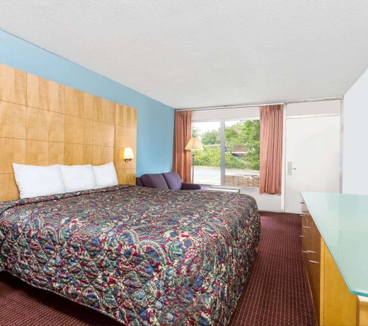 Days Inn by Wyndham Greensboro Airport