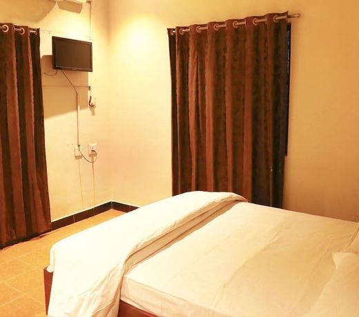 Deluxe Hotel