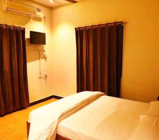Deluxe Hotel