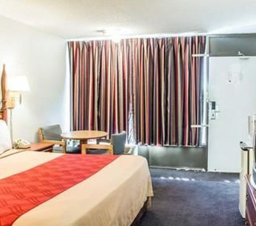 Econo Lodge & Suites