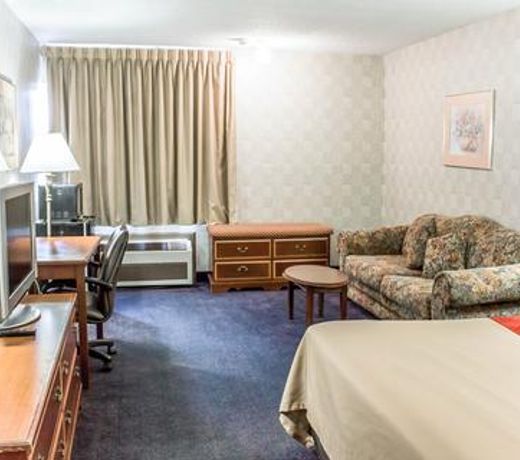 Econo Lodge & Suites